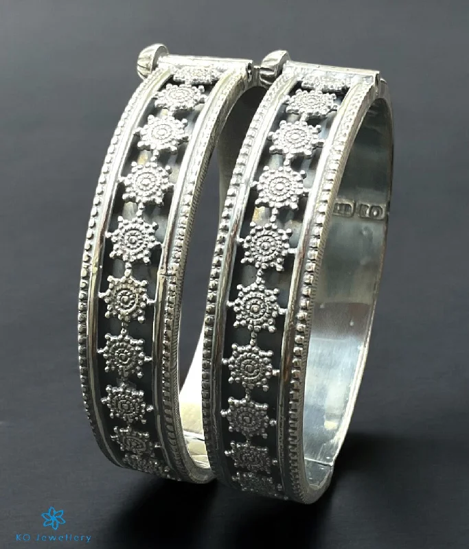 High link bangles-The Manikya Silver Antique Openable Bracelet (Oxidised/Size 2.2/2.4/2.6/2.8)