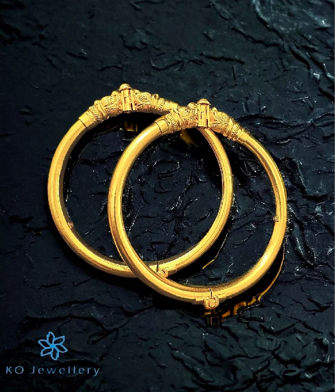 Topaz gem bangles-The Makara Silver Kada (Size /2.2/2.4/2.6/2.8)