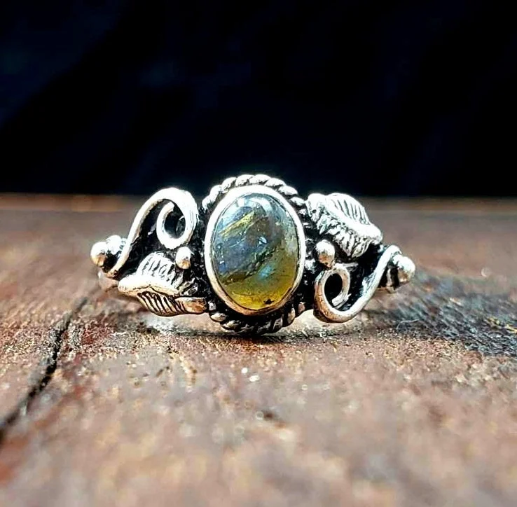 Gothic charm rings-Labradorite Botanical Ring