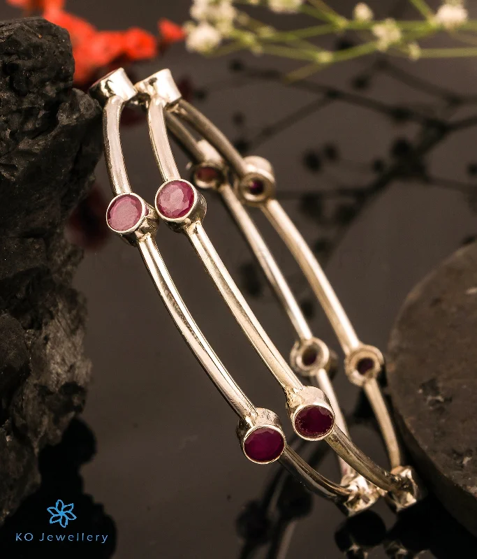 Bold geometric bangles-The Anupa Silver Gemstone Bangle (Red/Size 2.4)