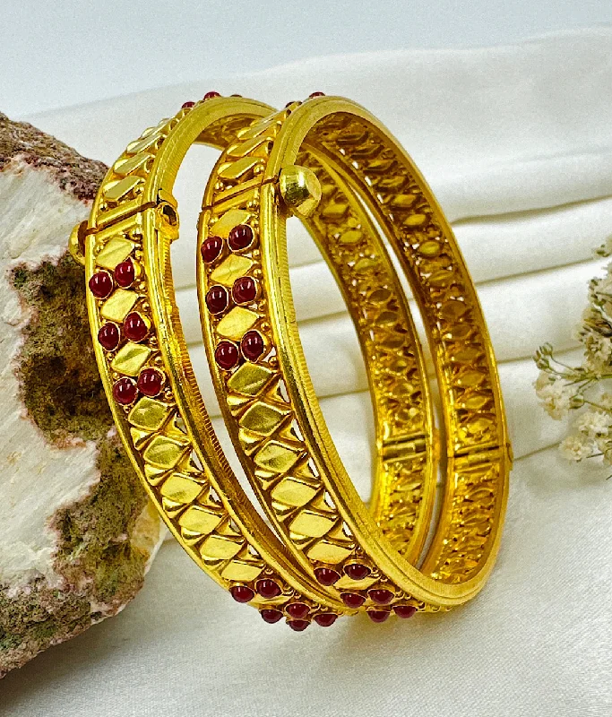 Layered link bangles-The Pratiksha Silver Kemp Openable Kada Bracelet (Red/Size 2.2/2.4/2.8)