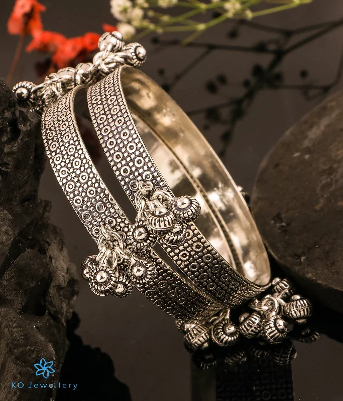 Crystal-twisted bangles-The Gejje Silver Bangle (Size 2.4)