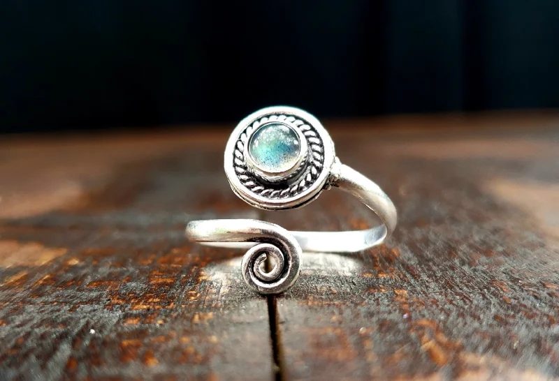 Sapphire solitaire rings-Adjustable Labradorite Ring