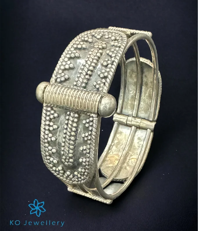 Retro flair bangles-The Jagathi Silver Antique Openable Bracelet (Size 2.3)