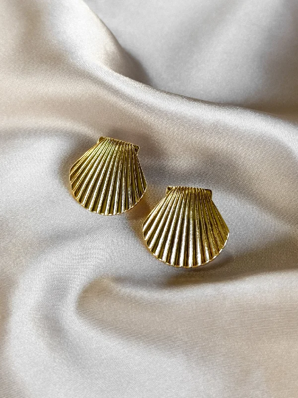 Petal design earrings-Seashell Earrings