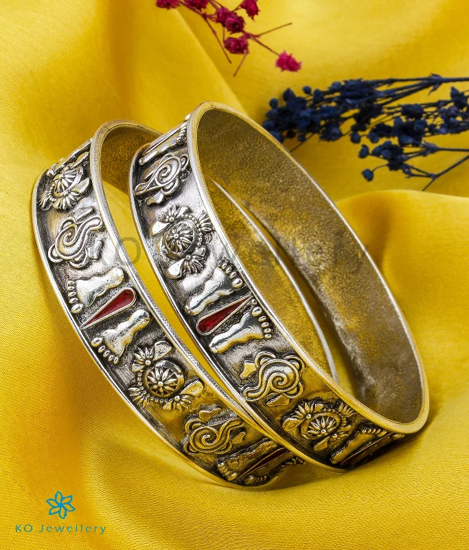 Dainty charm bangles-The Shankhu, Chakra Silver Bangle (Oxidised/Size 2.2/2.4/2.8)