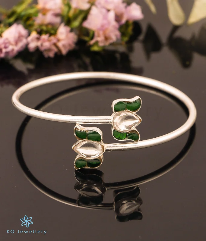 Subtle pearl bangles-The Moha Silver Flexible Bracelet (Green)